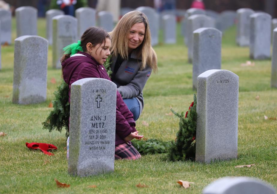 Wreaths for Boscawen 2023 - NH State Veterans Cemetery Volunteer Families