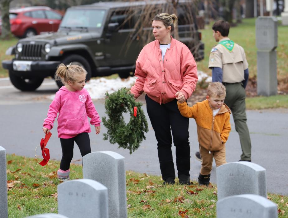 Wreaths for Boscawen 2023 - NH State Veterans Cemetery Volunteer Families