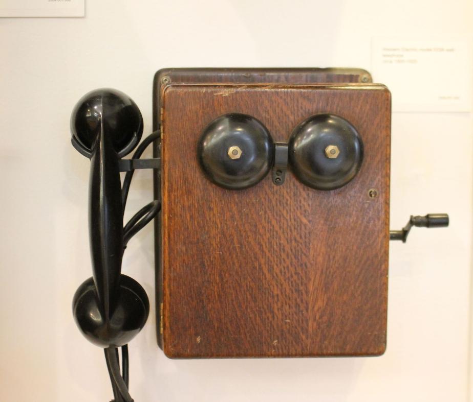 New Hampshire Telephone Museum - Enter the Independents