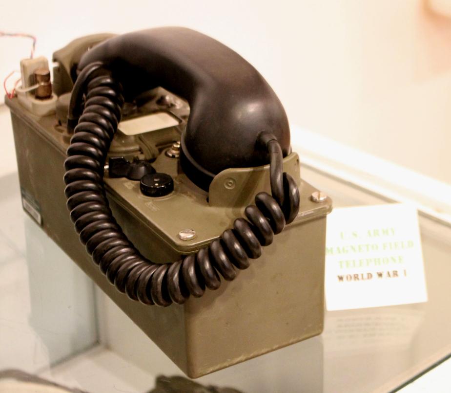 New Hampshire Telephone Museum - Military Telephones - WWI Field Telephone