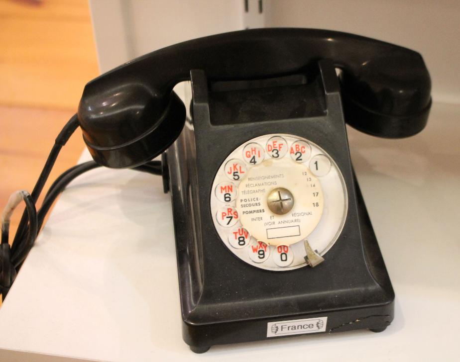 New Hampshire Telephone Museum - Telephones Around the World